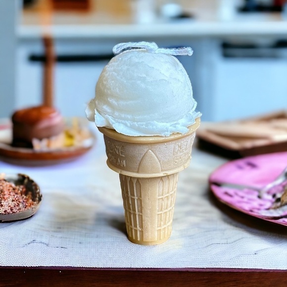 ⚠️SALE Candle // Handmade White Ice Cream Cone Shaped Candle SEND OFFERS - Picture 2 of 4